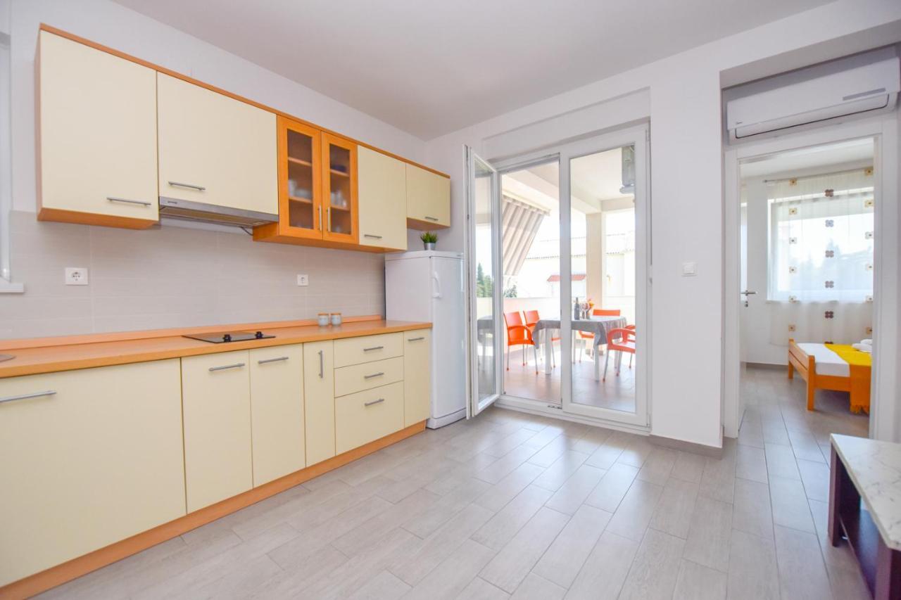 נובליה Apartments Yoko מראה חיצוני תמונה