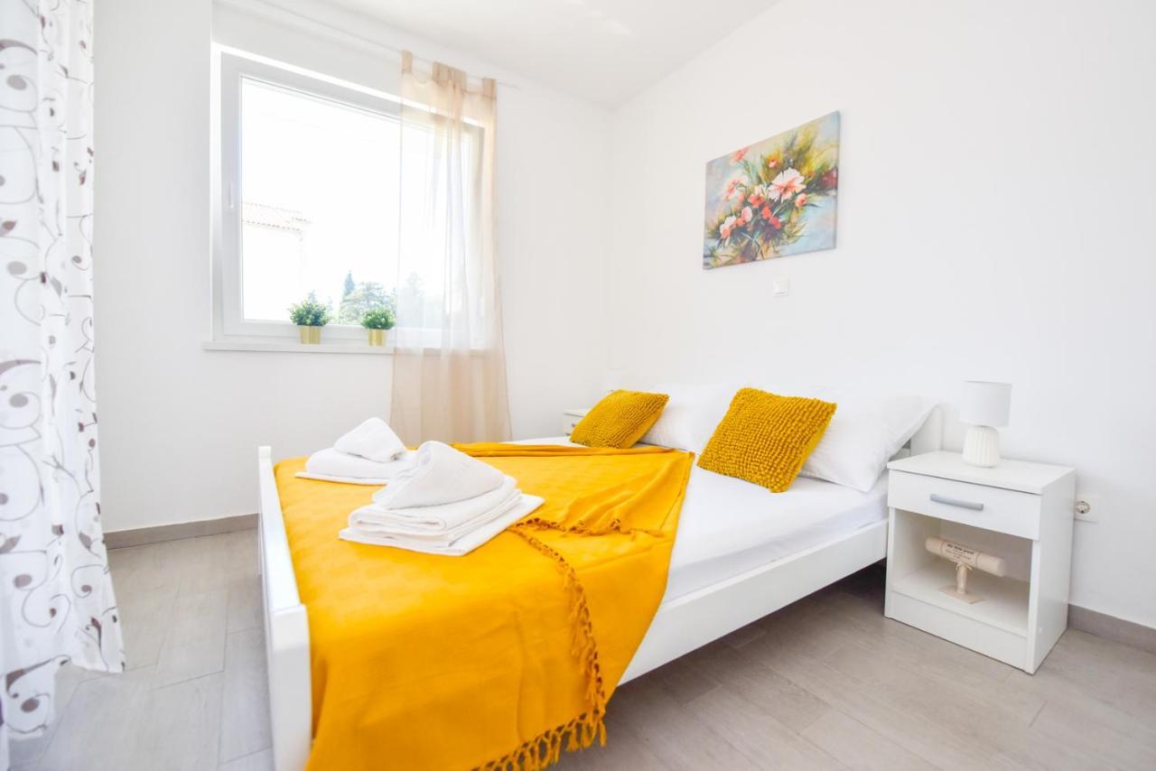 נובליה Apartments Yoko מראה חיצוני תמונה