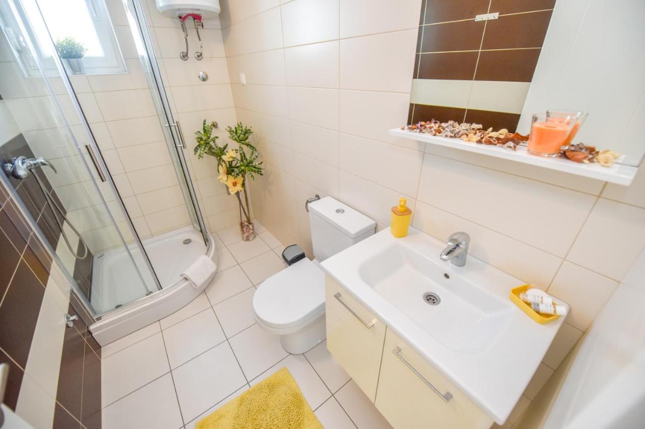 נובליה Apartments Yoko מראה חיצוני תמונה