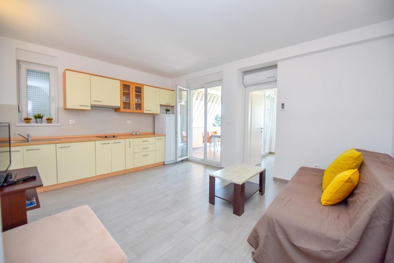 נובליה Apartments Yoko מראה חיצוני תמונה