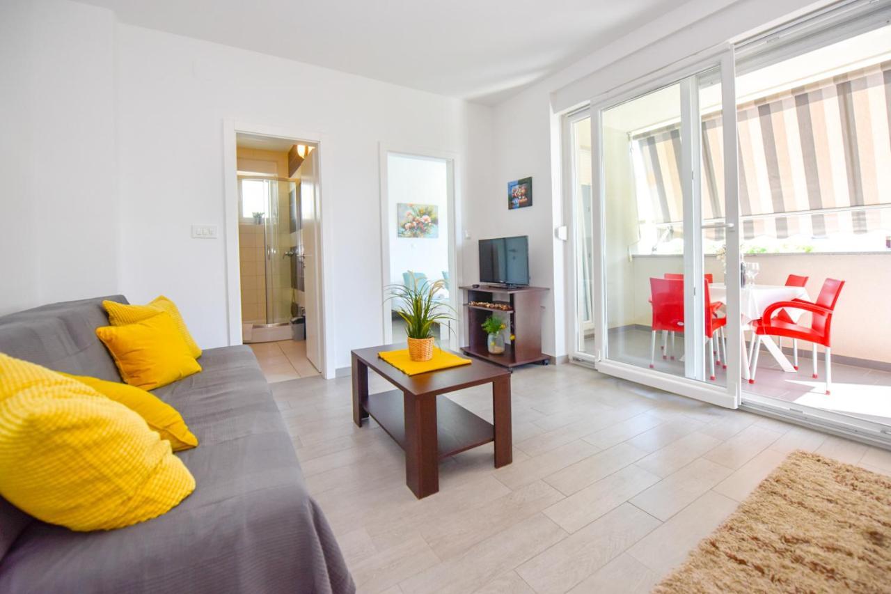 נובליה Apartments Yoko מראה חיצוני תמונה