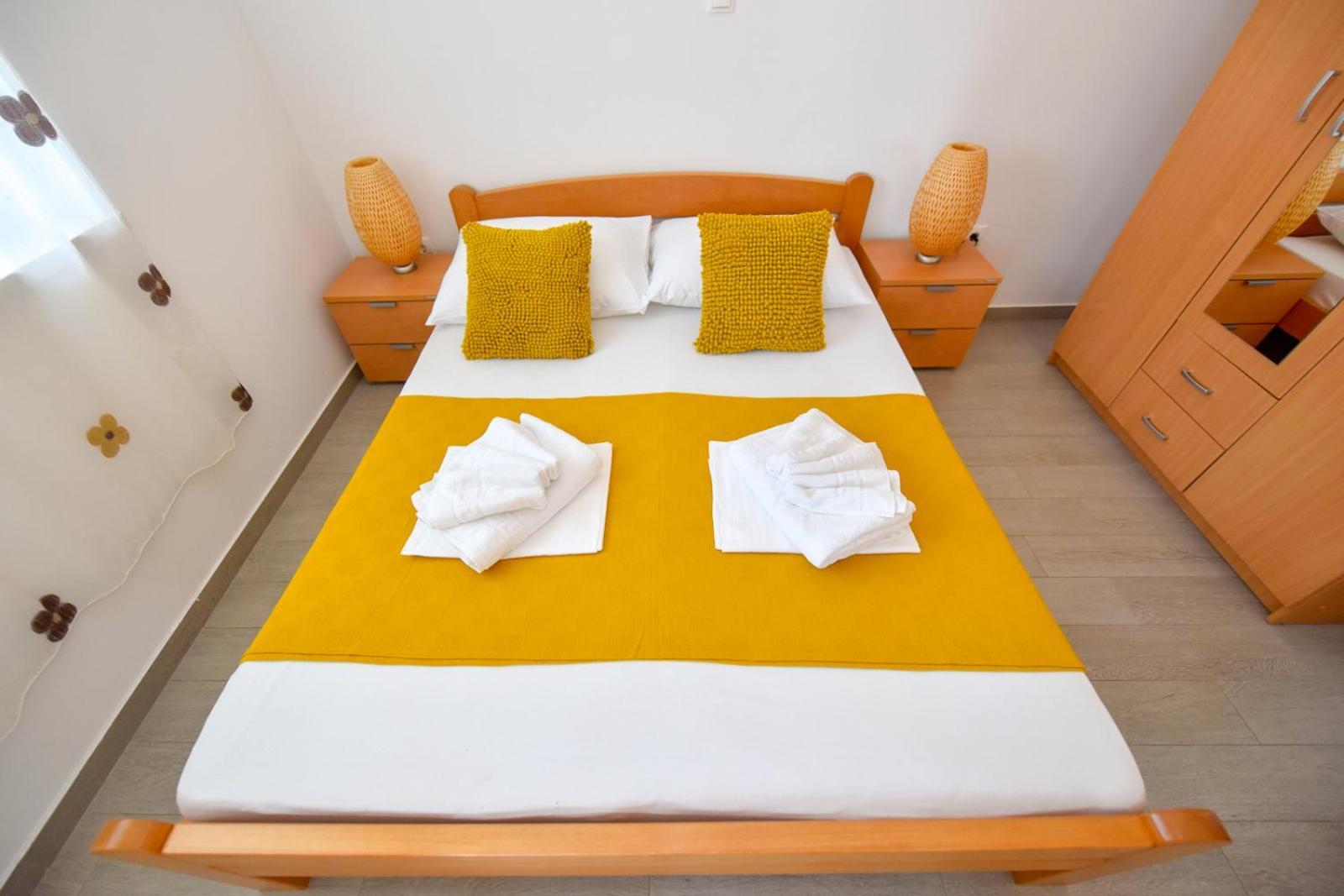 נובליה Apartments Yoko מראה חיצוני תמונה